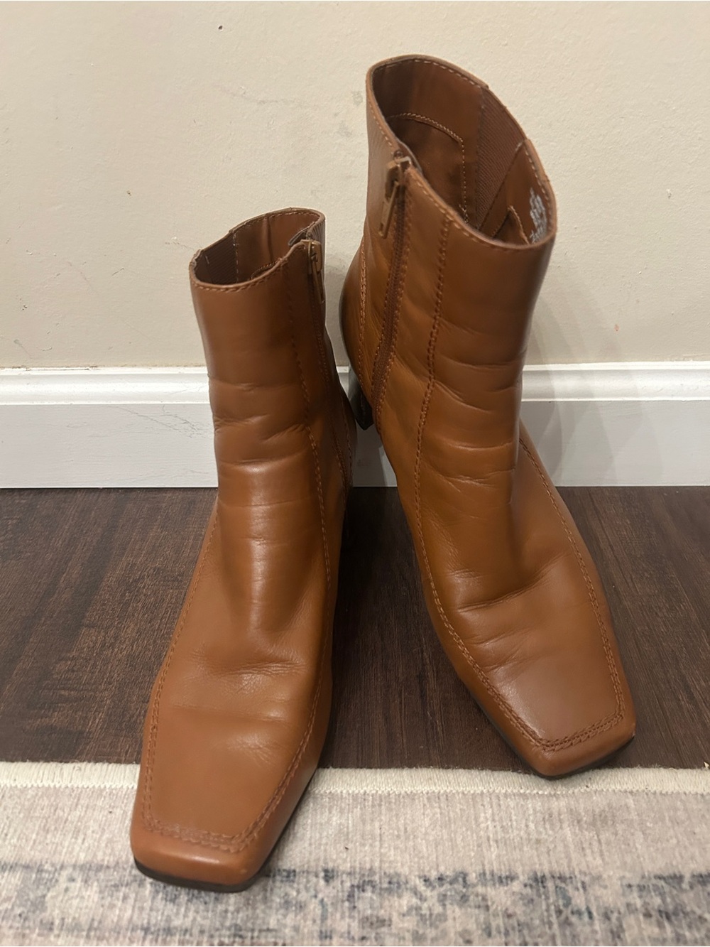 Nine West Sz 7.5 Cognac "How I Roll" Leather Ankle Boot Square Toe 90s Feel